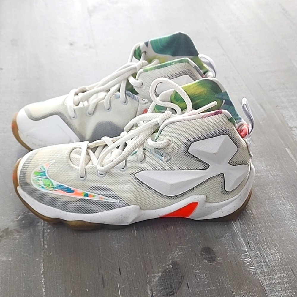Nike LeBron James 13 “Easter”